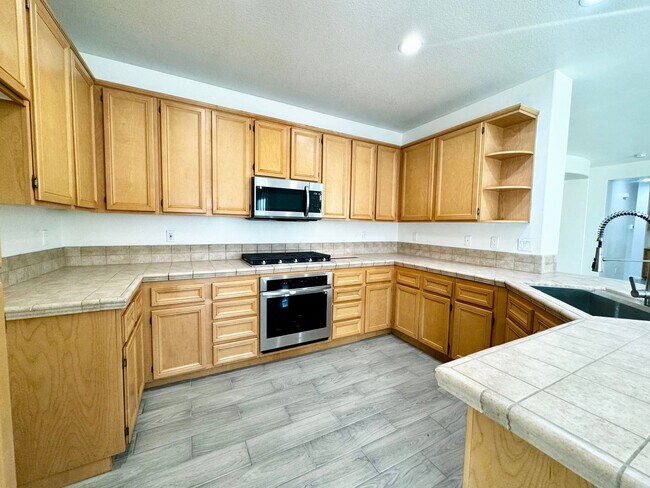 Foto del edificio - COMING SOON! BEAUTIFUL 3 Bedroom / 2 Bathr...