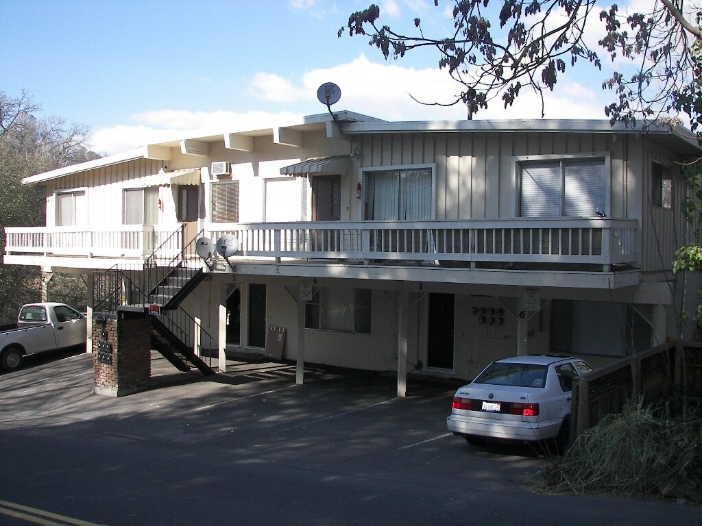Primary Photo - 128 W Snell St
