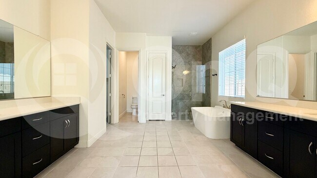 Foto del edificio - 1455 E Lexington Ave