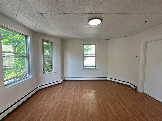 Building Photo - 39 Louis St