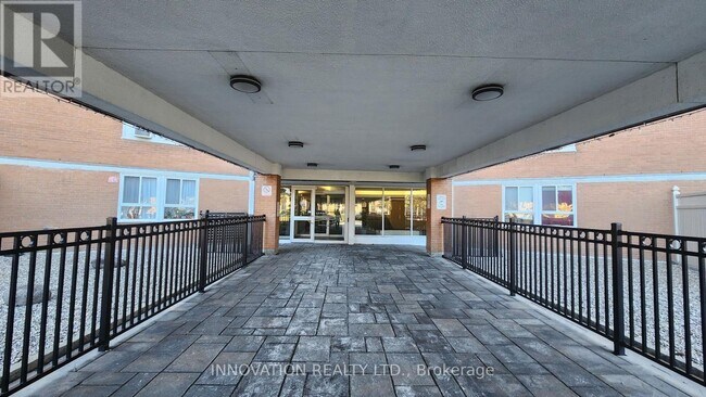 Building Photo - 2020 Jasmine Crescent