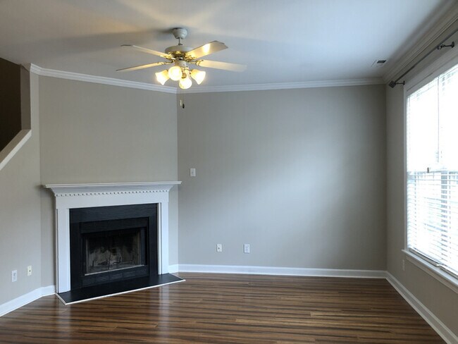Foto del edificio - 7327 Bonnie Ridge Ct