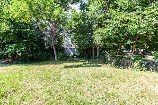 Building Photo - 2 br, 1 bath House - 633 Parkway Drive