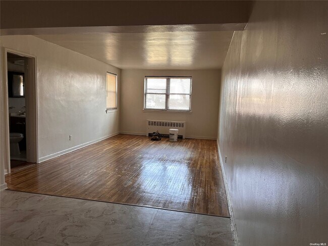 Foto del edificio - 120 Division Ave