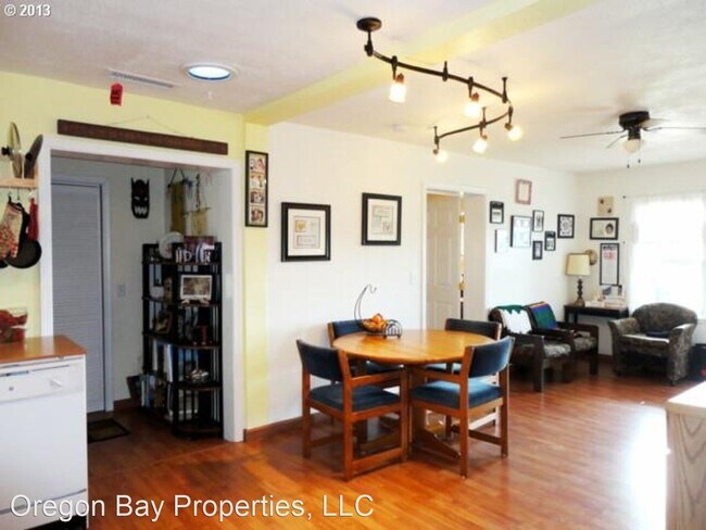 Building Photo - 3 br, 2.5 bath House - 212 Merchant