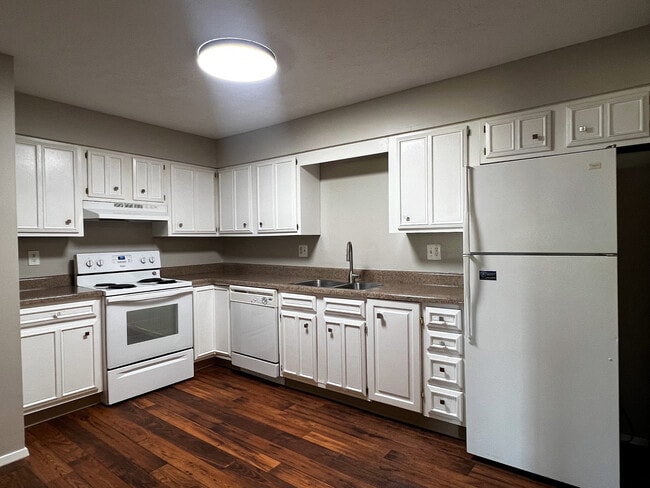 Photo - Cedar Heights Apartments