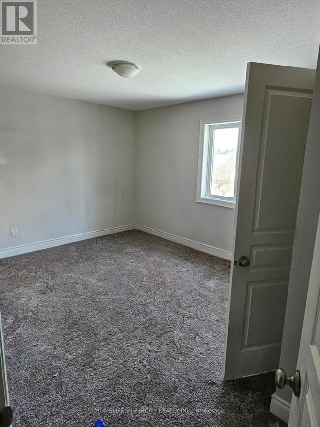 Building Photo - 35 Balmoral Ln