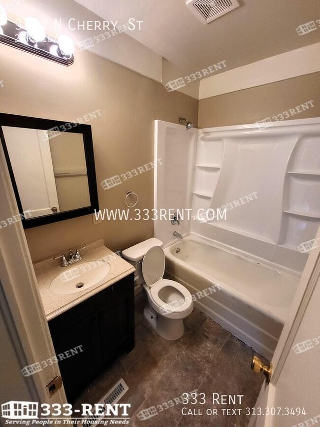 Building Photo - 3707 N Cherry St