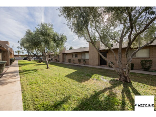 Foto del edificio - Experience Elevated Living in This Fully Remodeled 2/1 patio Home in the Heart of Tempe, Where Moder
