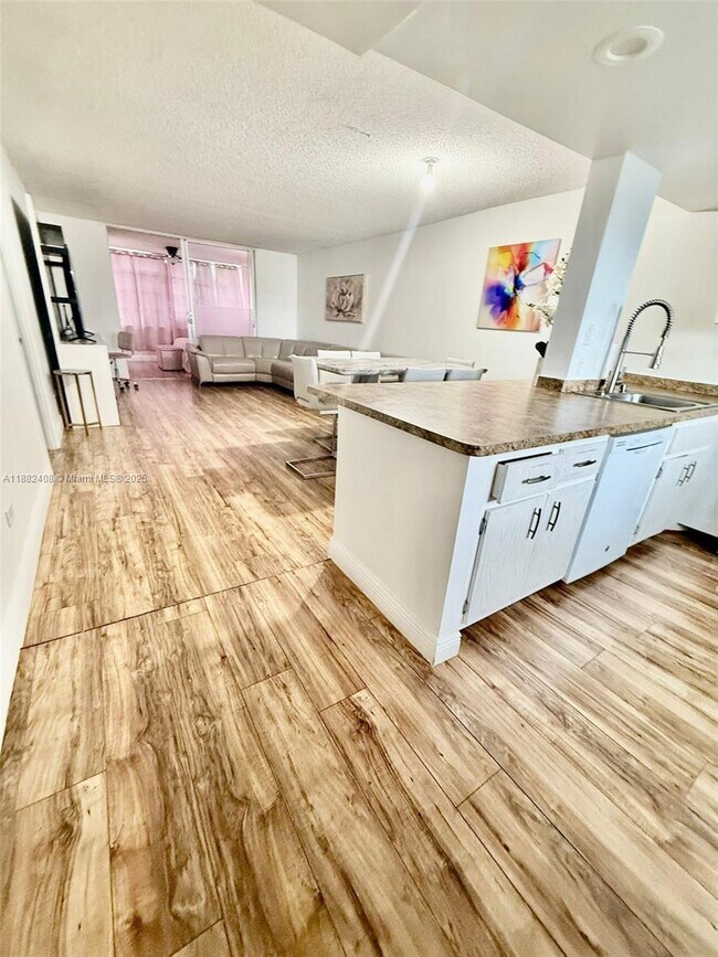 Foto del edificio - 445 NE 195th St