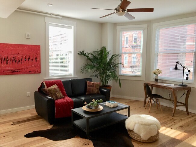Living room - 33 E 13th St