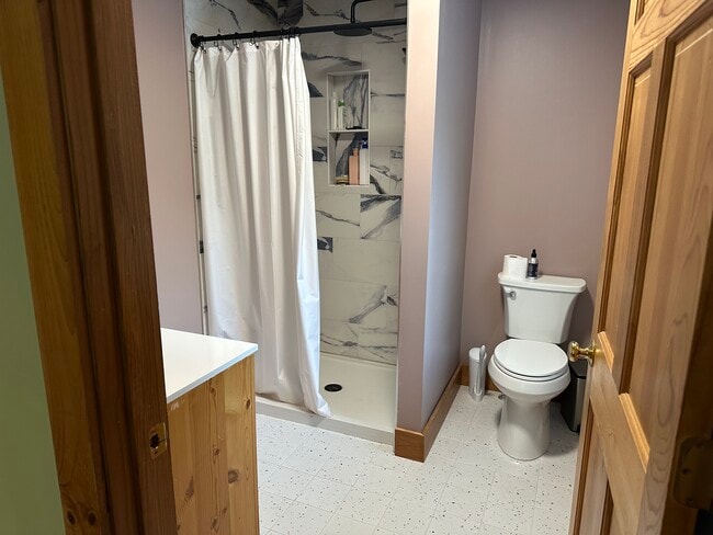 Building Photo - 657