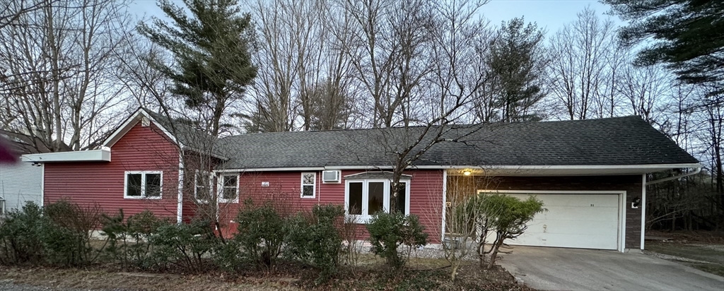 Primary Photo - 31 Forge Pond Rd