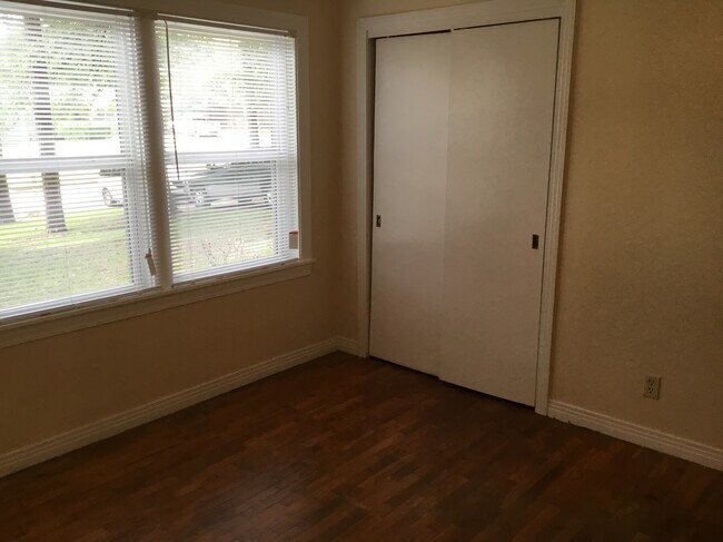 Second bedroom - 1922 Oconnell St