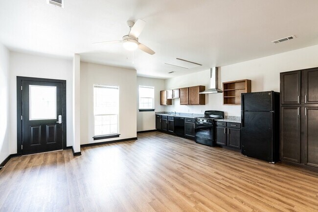 Building Photo - 715 N 16th St