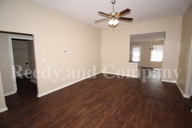 Foto del edificio - 5023 Acorn Dr