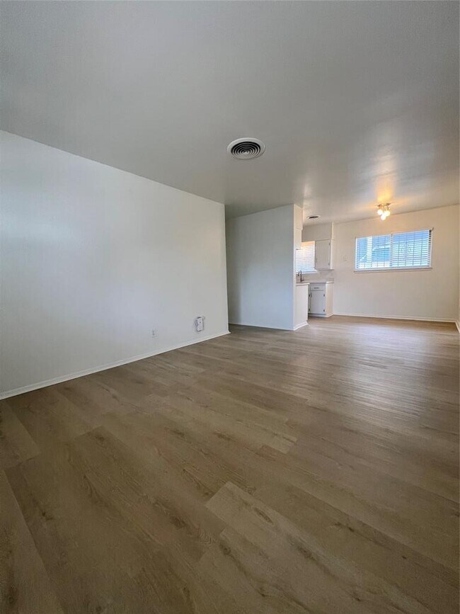 Foto del edificio - 6005 Cameron Rd