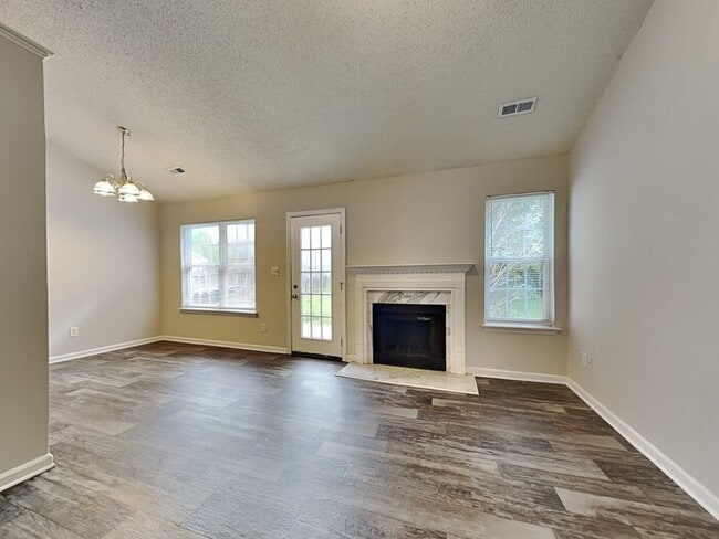 Foto del edificio - 3724 Capps Hill Dr