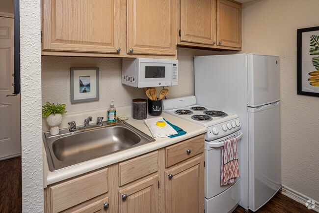Studio, 1BA - 400SF - Brixen on Lake Ave