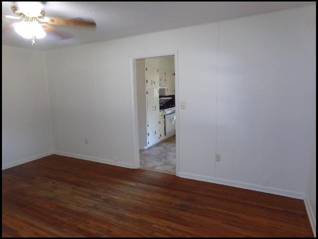 Building Photo - 107 S Holly St