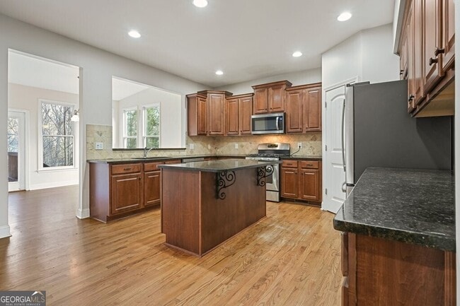 Building Photo - 2021 Eagles Ridge