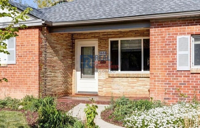 Building Photo - 1610 Xanthia St