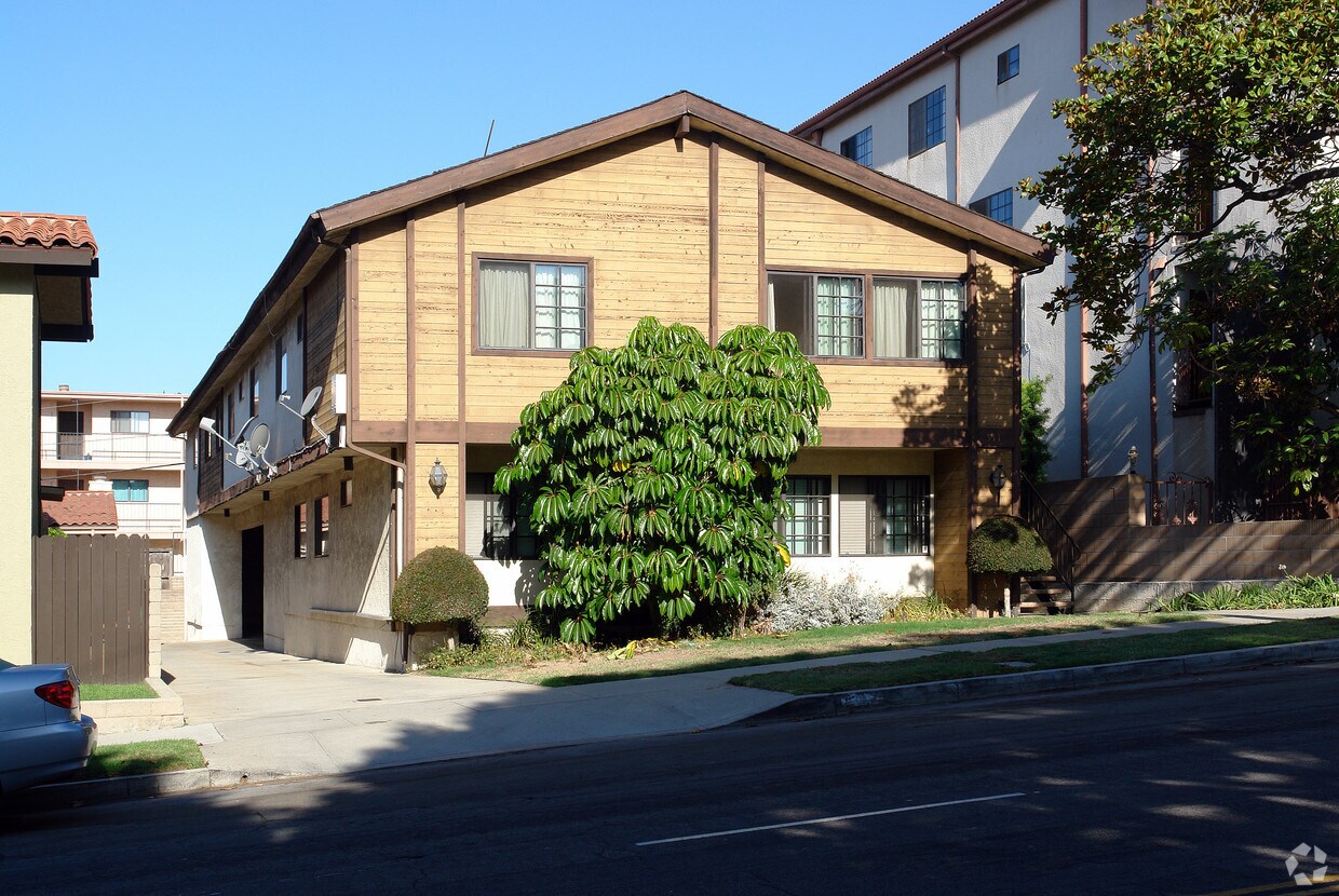 Building Photo - 911 Main St