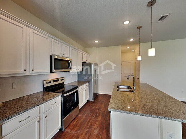 Building Photo - 185 Banyan Frst Dr