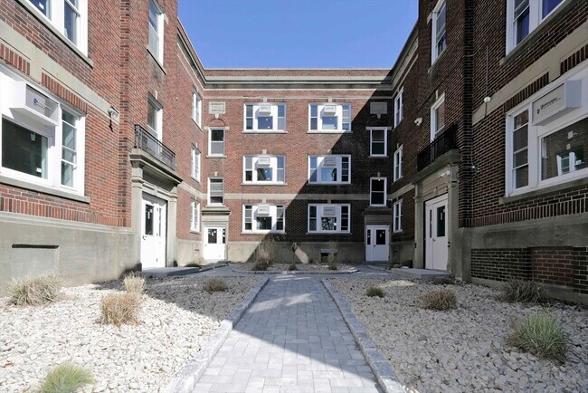 Building Photo - 193 Elm St