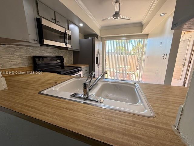 Foto del edificio - 9423 Oakburst Ln