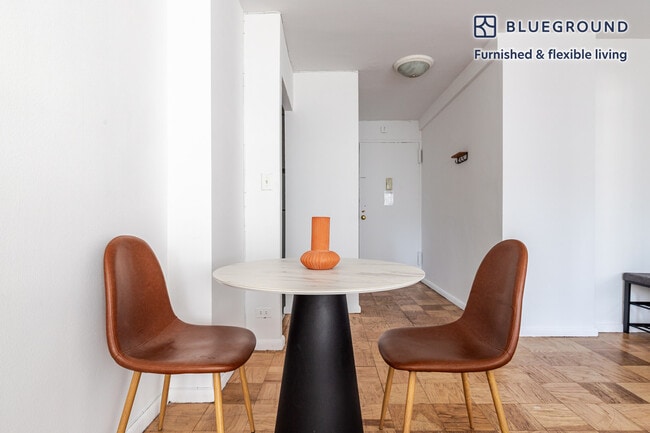 Building Photo - 330 E 46th St