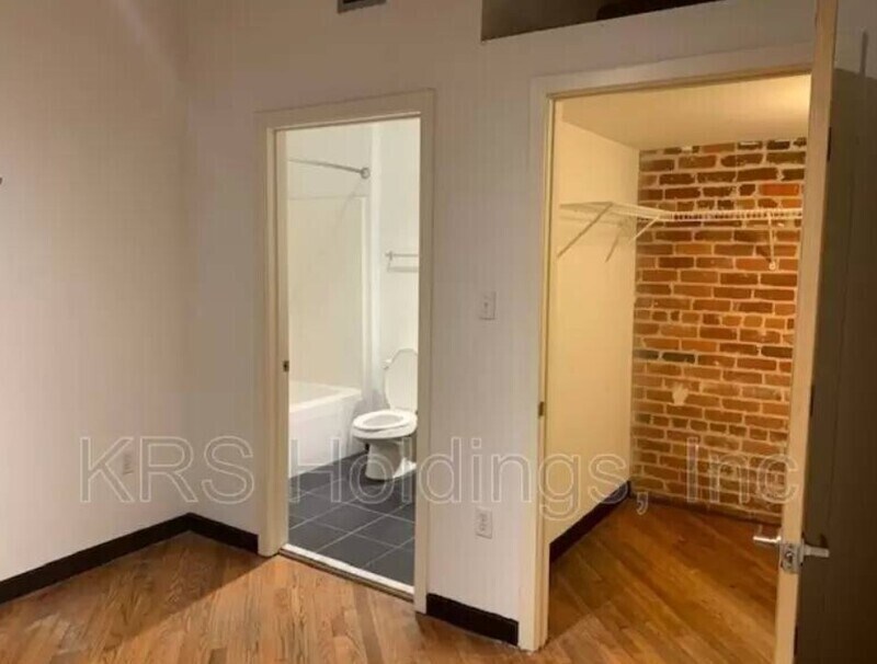 Building Photo - 1318 W Broad St