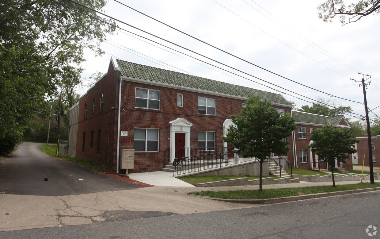Building Photo - 1707-1711 V St SE