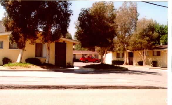 Building Photo - 300-316 N Pico Ave