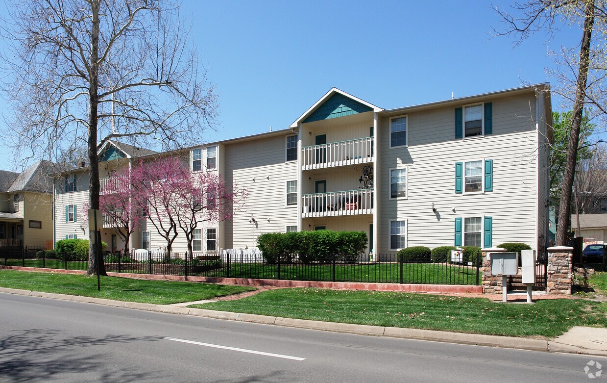 MacKenzie Place Apartments in Lawrence, KS