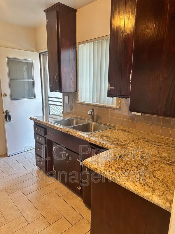 Building Photo - 11339 Valley Spring Ln