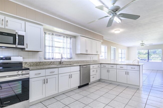 Building Photo - 1214 Ansin St