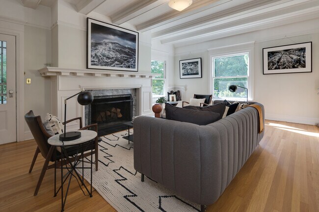 Foto del edificio - 2229 NE Thompson St