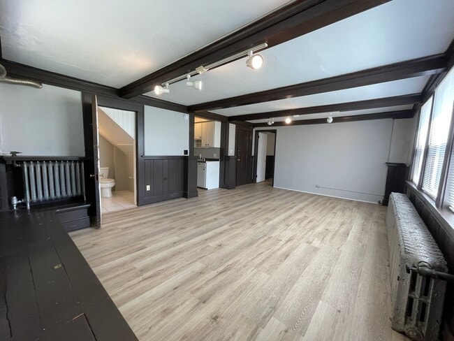 Foto del edificio - 1902 Game Room - Converted Mansion - Avail...