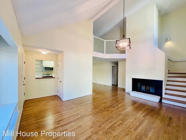 Building Photo - 3 br, 3 bath House - 107 Essex Drive