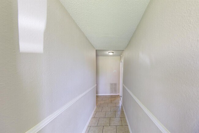 Building Photo - 969 S Walker St