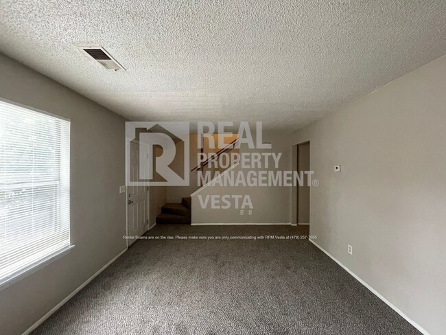 Building Photo - 515 Maplewood Dr