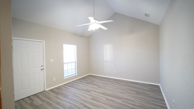 Building Photo - FOR LEASE! Newly Remodeled 3 BR - 2 BA Dup...