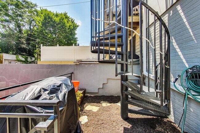 Building Photo - Gorgeous home all for you!