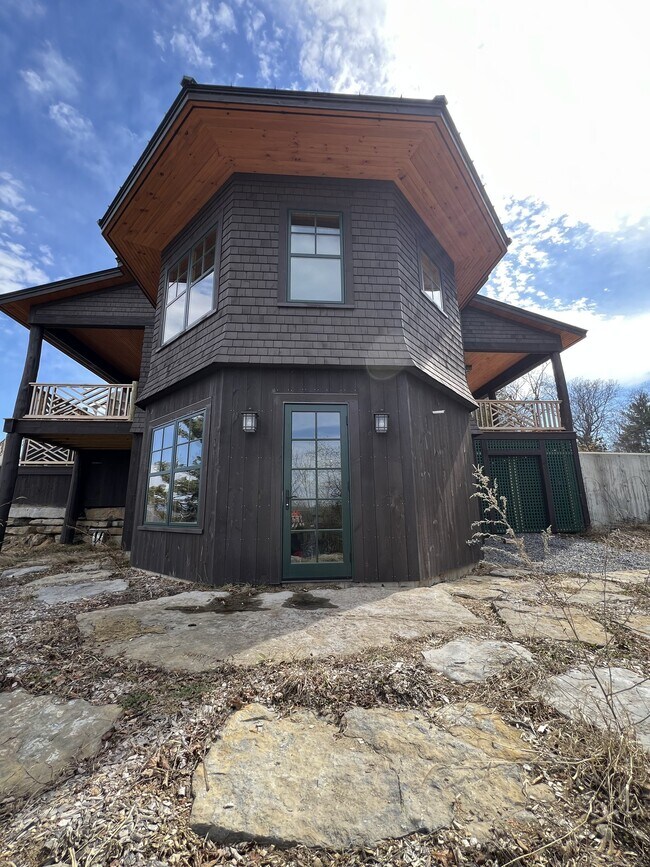 Photo - 2226 Lake Shore Rd Apartment