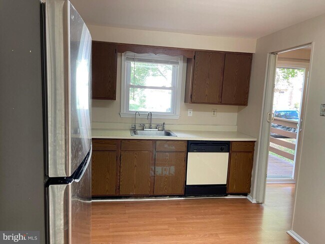 Building Photo - 211 Black Hawk Ct