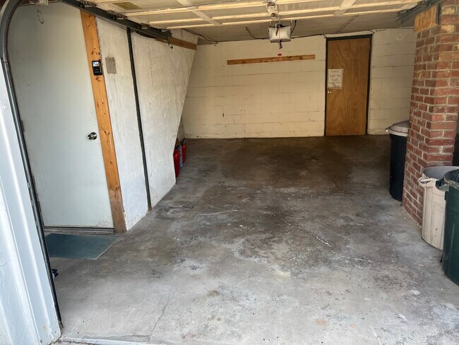 Garage - 7328 Princeton Pl