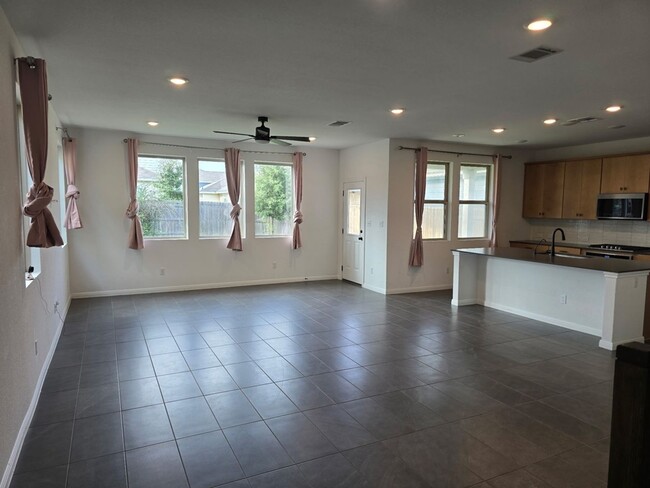 Building Photo - Elegant 3 Bedroom 2 Bath Home with EV Charger