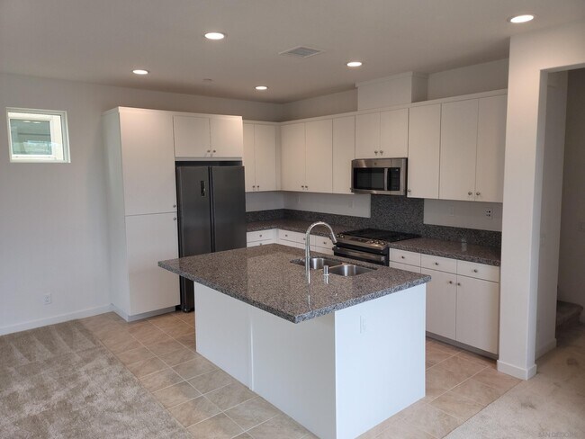 Building Photo - 651 Willows Way