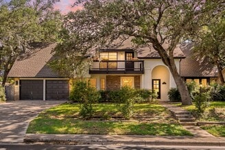 Building Photo - 2822 Low Oak